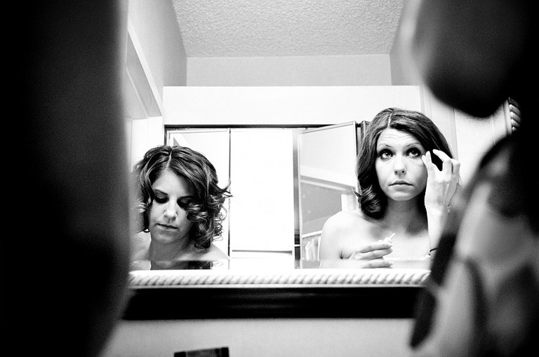 Bridesmaids getting ready for a summer wedding in Boulder, Colorado. - True North Photography Kira Vos (Horvath)